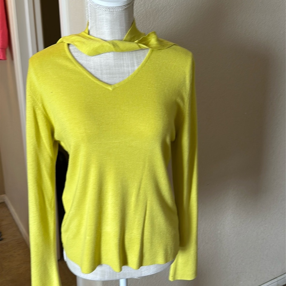 Ladies top by Fred David, size XL
80% Acrylic 20% Nylon - Picture 3 of 6